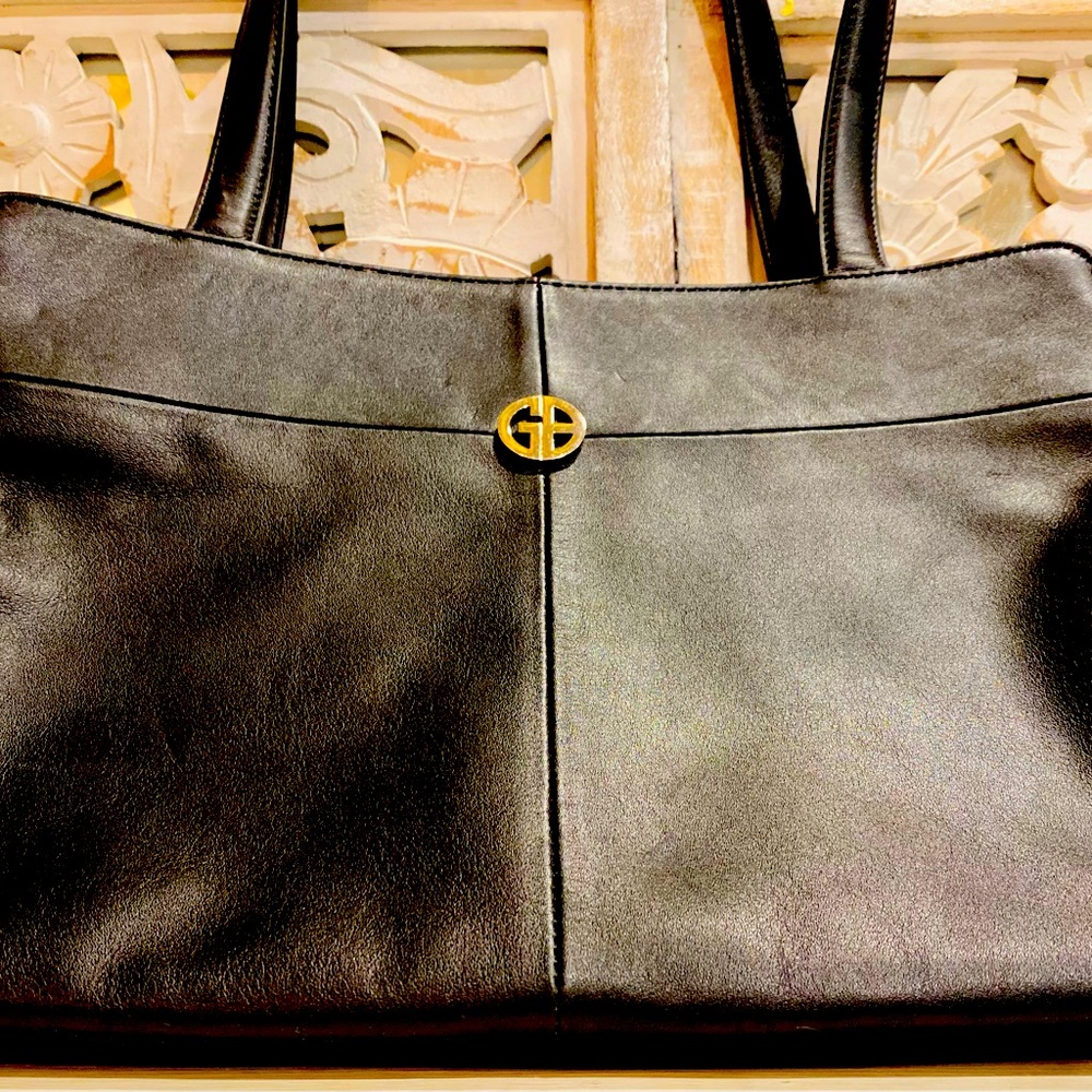 Gorgeous genuine leather Giani Bernini black shoulder bag